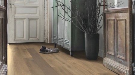 En stratifié, contre collé, massif - Beaucoup d’essence de bois - Tout type de finition (brut, vernis, huilé, effet vieilli, effet raboté…) - Pose flottante, collé ou cloué sur lambourdes Parquet