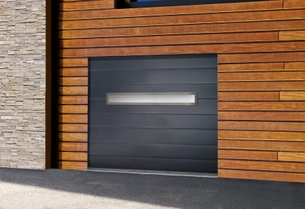 Excellente sécurisation du garage
- Motorisable
- Grandes dimensions possibles
- Très bonne isolation thermique et phonique
- Aucun débordement extérieur Porte de garage sectionnelle