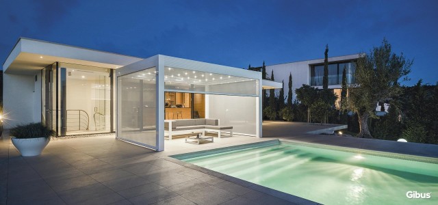 Pergola bioclimatique avec store